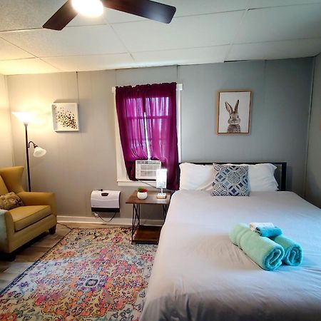 Perfect Combo Of Charm & Comfort- 2Bedroom Home ノーブルズビル エクステリア 写真