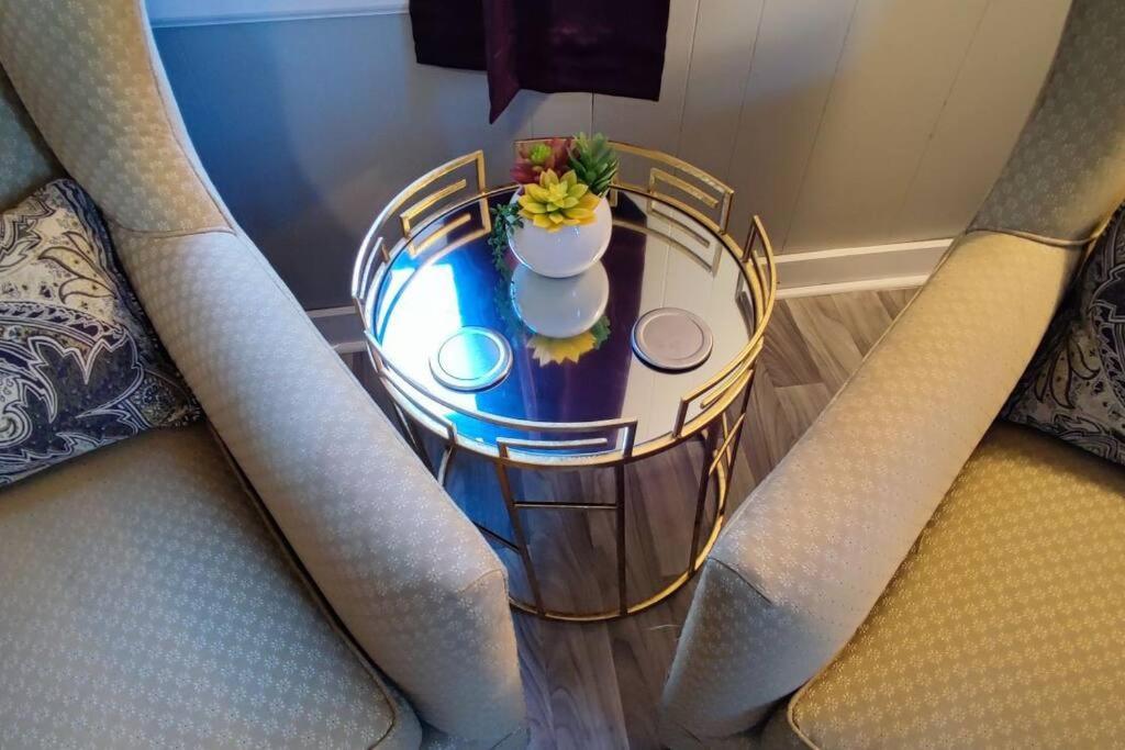Perfect Combo Of Charm & Comfort- 2Bedroom Home ノーブルズビル エクステリア 写真