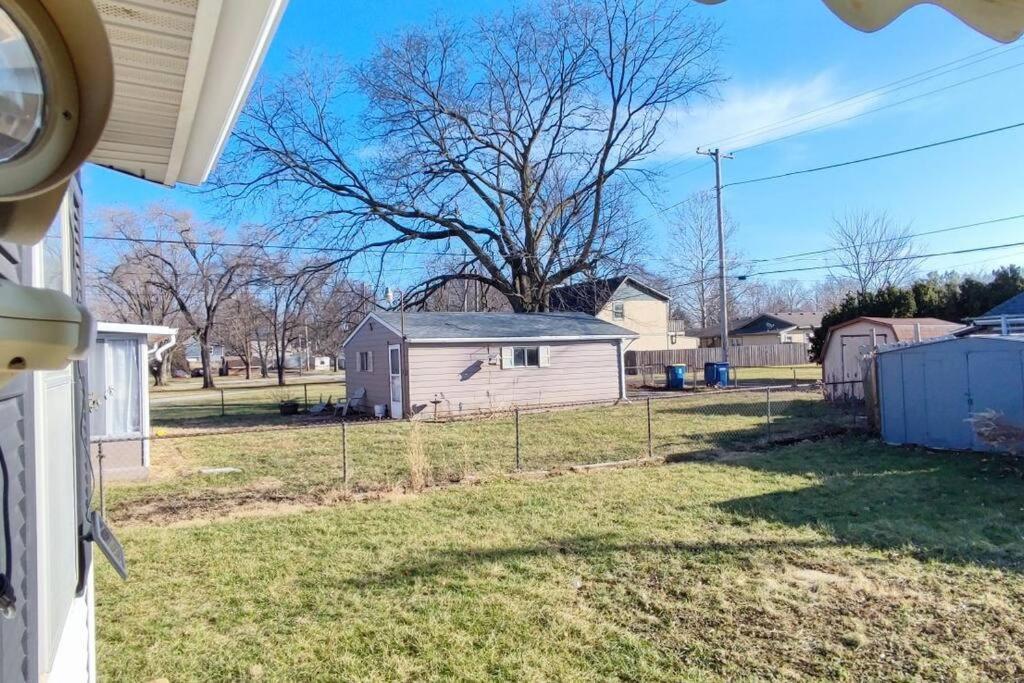 Perfect Combo Of Charm & Comfort- 2Bedroom Home ノーブルズビル エクステリア 写真